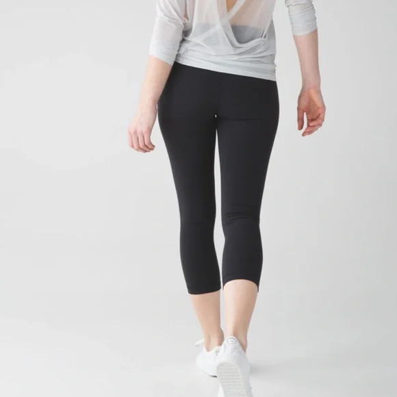 Lululemon x SoulCycle Wunder Under Crop (Hi-Rise) - S6 - Picture 2 of 5